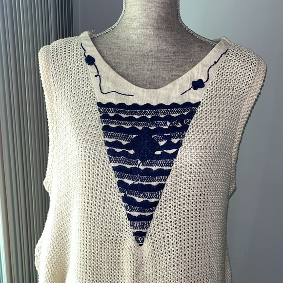 Opus 2 made in Mexico Extra Large sleeveless hand knitted sweater w/ embroidery - Picture 2 of 5